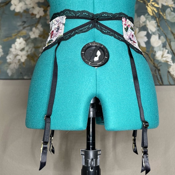 Victoria's Secret Black Floral Garter Belt XS/S/M/L - Picture 2 of 5